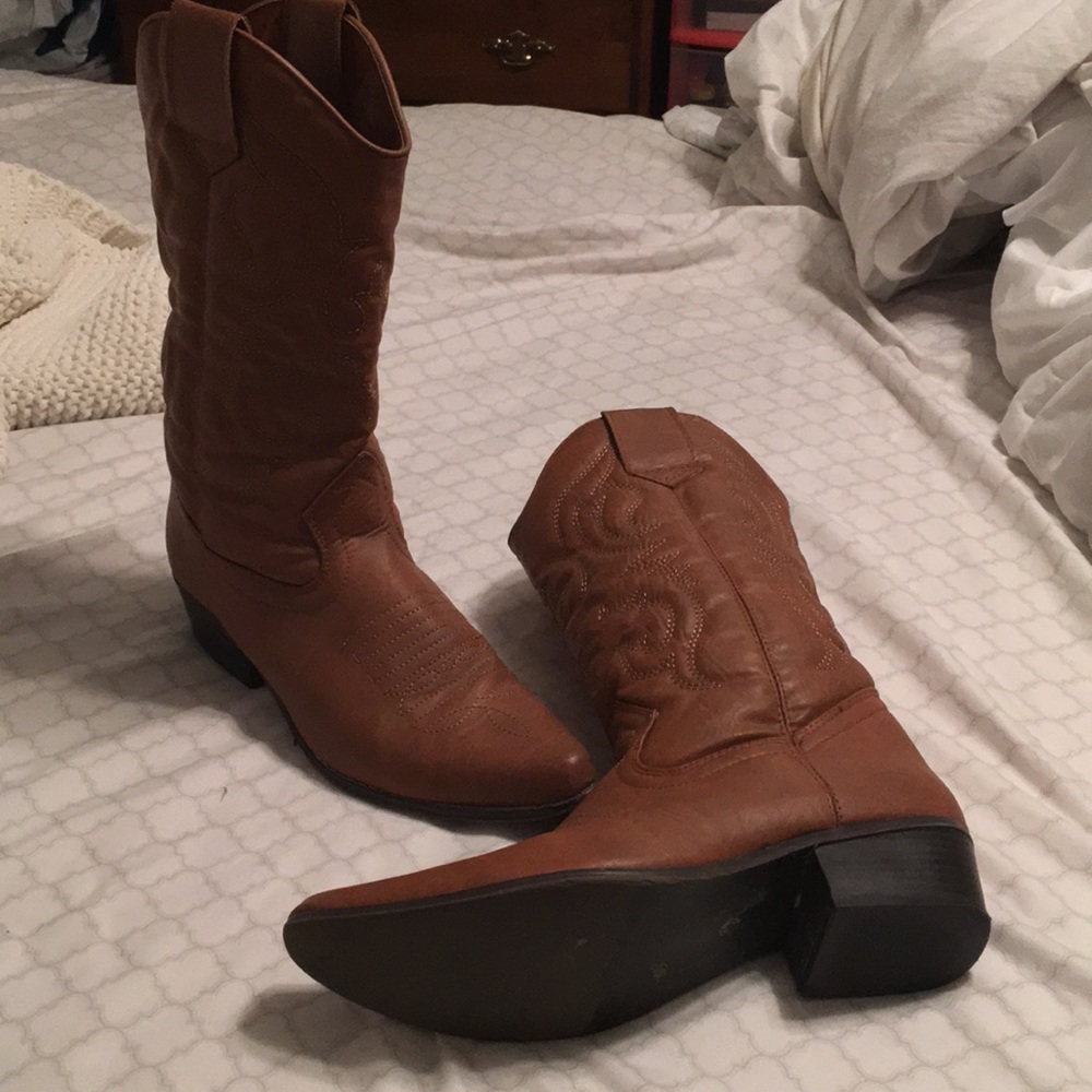 COWBOY BOOTS